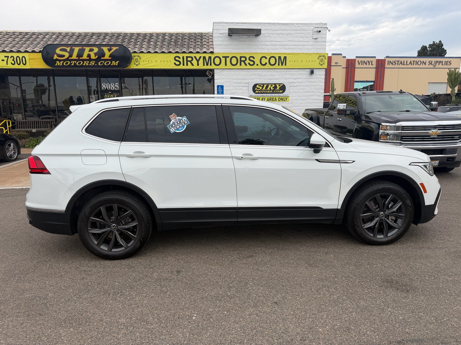 Used 2022 Volkswagen Tiguan SE FWD image 2