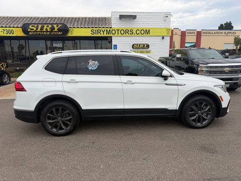 Used 2022 Volkswagen Tiguan SE FWD image 2