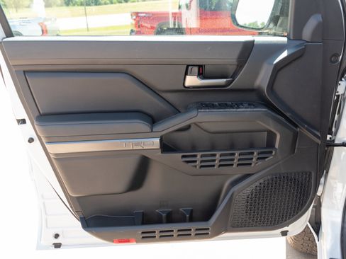 Used 2025 Toyota Tacoma TRD Off-Road AWD/4WD image 9