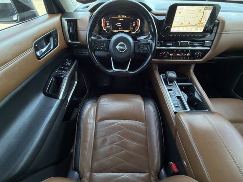 Used 2022 Nissan Pathfinder Platinum w/ Cargo Package image 11