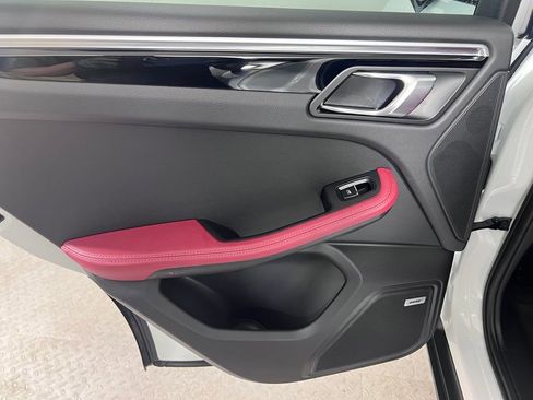 Certified 2023 Porsche Macan Turbo AWD/4WD image 27