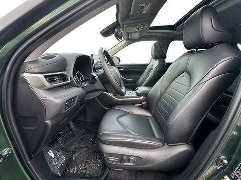 Used 2023 Toyota Highlander XLE image 9