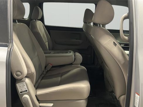 Used 2021 Kia Sedona LX FWD image 13