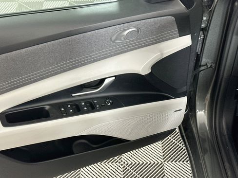 Used 2025 Hyundai Elantra Limited FWD image 15