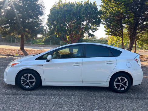 Used 2013 Toyota Prius Four w/ Deluxe Solar Roof Pkg FWD image 22