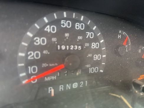 Used 2002 Ford E-150 and Econoline 150 image 28