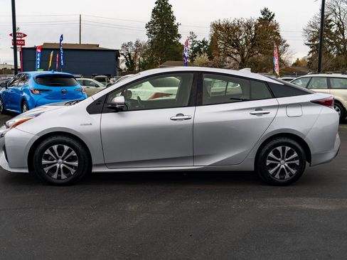 Used 2016 Toyota Prius Two image 9
