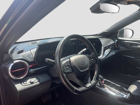 Used 2024 Chevrolet Trax RS w/ Sunroof Package FWD image 9