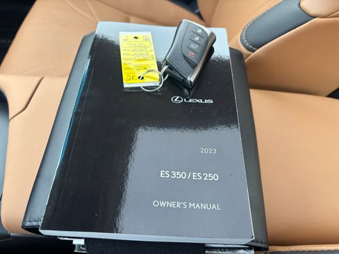 Used 2023 Lexus ES 350 w/ Luxury Package image 32