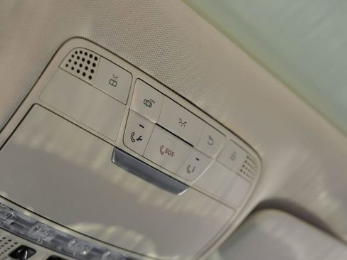 Used 2018 Mercedes-Benz C 300 Sedan image 35