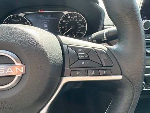 Used 2023 Nissan Altima 2.5 SV FWD image 13