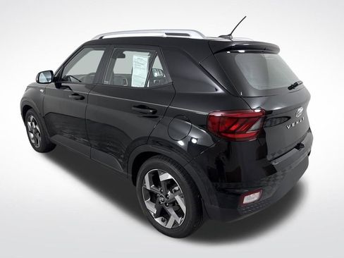 Certified 2023 Hyundai Venue SEL image 6