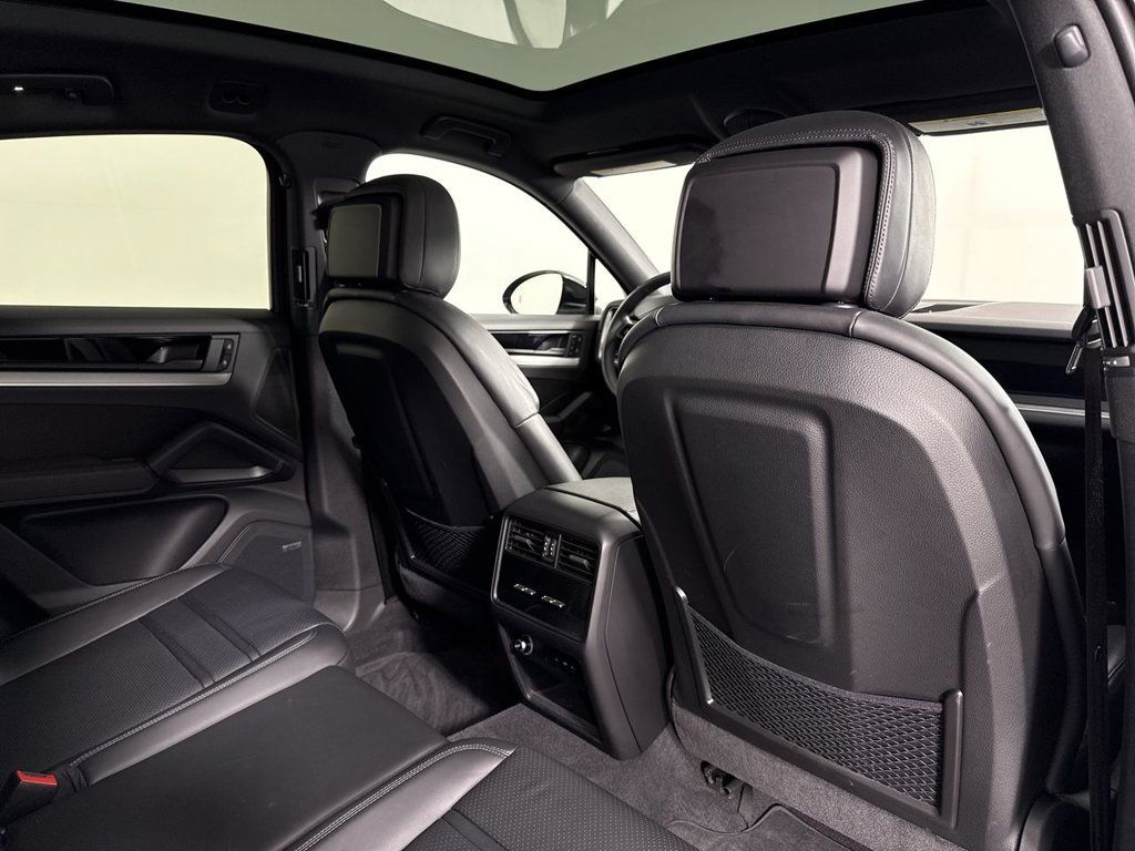 Certified 2024 Porsche Cayenne Coupe AWD/4WD image 24