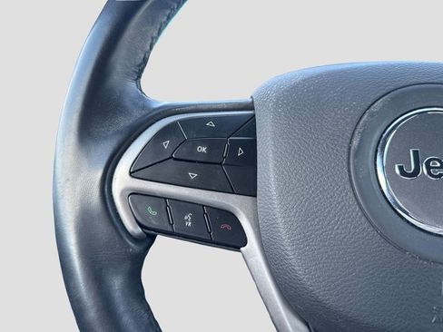 Used 2022 Jeep Grand Cherokee Laredo E image 15