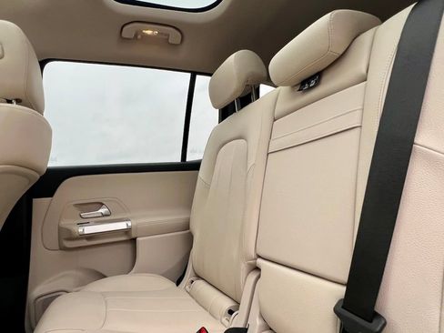 Used 2023 Mercedes-Benz GLB 250 4MATIC image 15