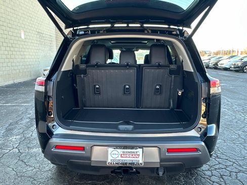 New 2026 Nissan Pathfinder Platinum w/ Cargo Package image 16