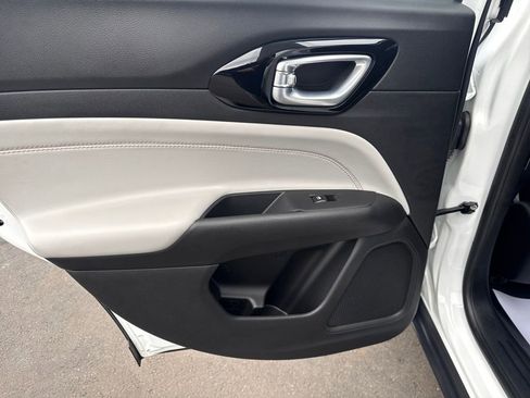 Certified 2022 Jeep Compass Limited image 28