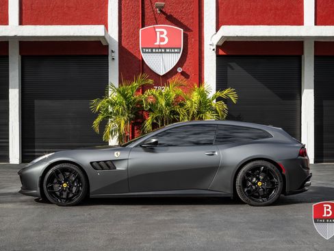 Used 2018 Ferrari GTC4Lusso T image 15