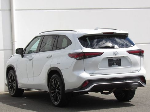 Certified 2025 Toyota Highlander XSE AWD/4WD image 5