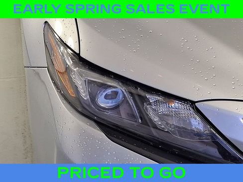 Used 2024 Toyota Camry SE image 10