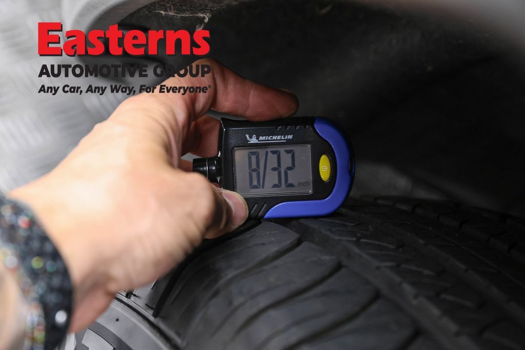 Used 2021 Jeep Grand Cherokee Laredo AWD/4WD image 29