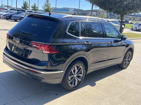 Certified 2023 Volkswagen Tiguan SE image 10