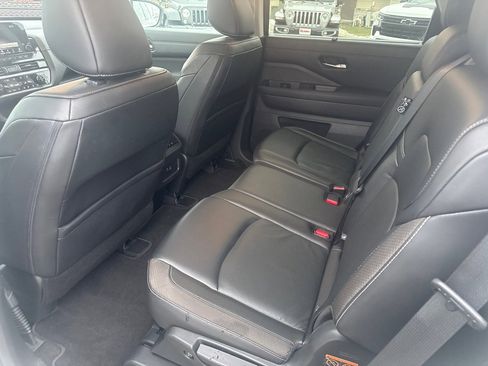 Used 2023 Nissan Pathfinder SL image 21