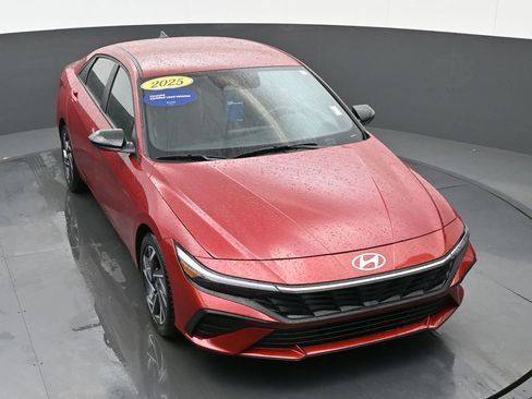 Certified 2025 Hyundai Elantra Sport image 40
