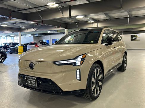 New 2025 Volvo EX90 Plus image 5