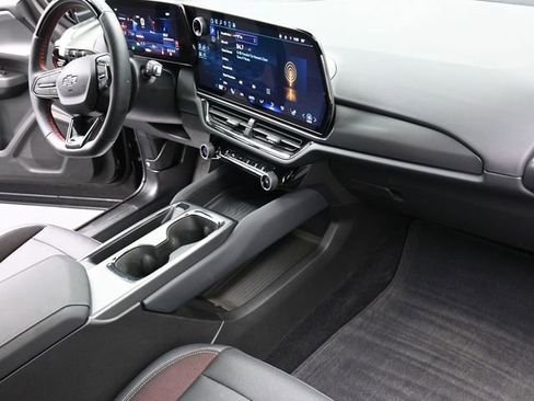 Used 2024 Chevrolet Equinox EV RS image 29