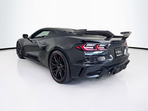 Used 2023 Chevrolet Corvette Z06 w/ Z07 Performance Package RWD image 5
