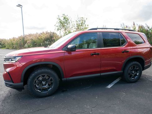 New 2025 Honda Pilot TrailSport image 3