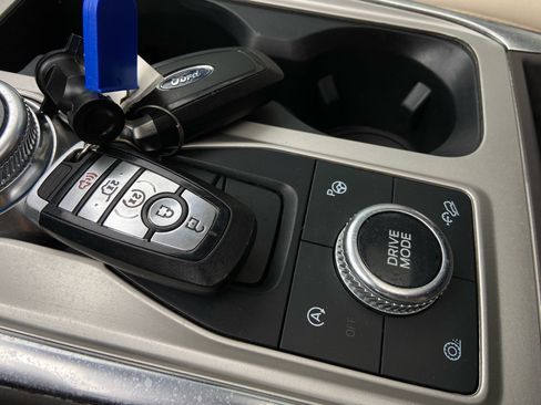 Used 2022 Ford Explorer Platinum w/ Equipment Group 601A AWD/4WD image 29