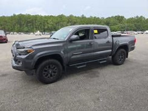 Used 2020 Toyota Tacoma SR5 RWD image 1