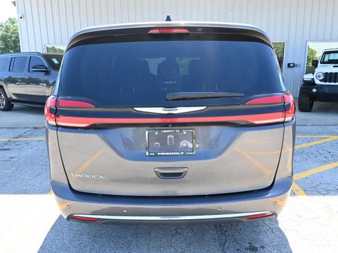 Used 2023 Chrysler Pacifica Touring-L FWD image 31
