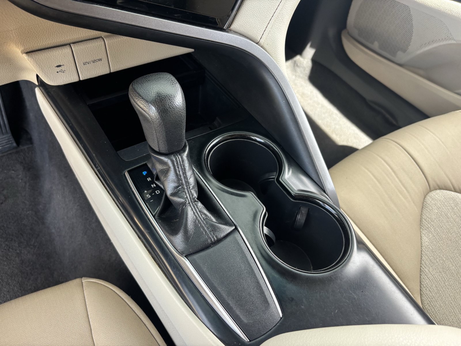 Used 2019 Toyota Camry LE w/ Carpet Mat Package FWD image 25