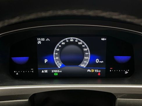 Used 2022 Volkswagen Tiguan SE w/ Panoramic Sunroof Package image 24