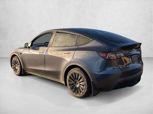 Used 2021 Tesla Model Y Long Range image 7