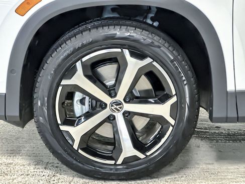 New 2026 Volkswagen Tiguan SE image 24