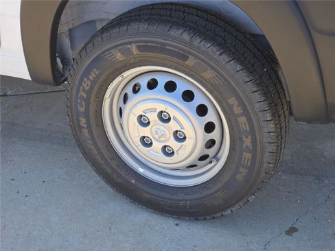 Used 2025 RAM ProMaster 2500 w/ Convenience Group image 20