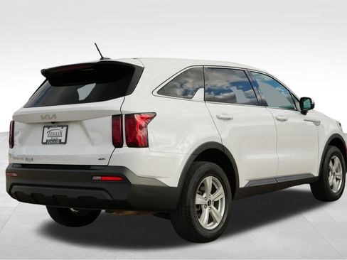 Used 2023 Kia Sorento LX image 8