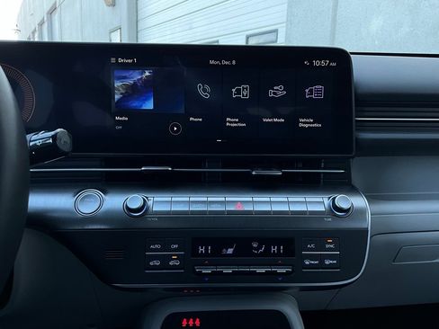 Used 2025 Hyundai Kona SEL image 27