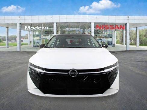 New 2026 Nissan Sentra SR w/ Floor Mat Package FWD image 8