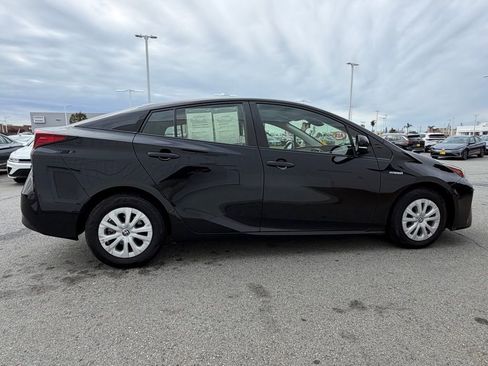 Used 2022 Toyota Prius LE image 7