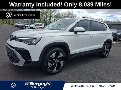 Used 2025 Volkswagen Taos SE AWD/4WD image 1