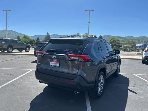 Used 2019 Toyota RAV4 XLE Premium w/ Cold Weather Package AWD/4WD image 4