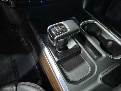 Used 2024 Chevrolet Silverado 1500 High Country w/ High Country Premium Package AWD/4WD image 17