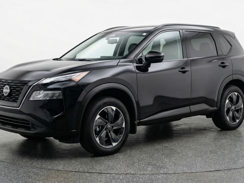Used 2025 Nissan Rogue SV image 3
