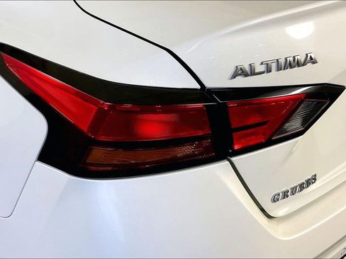 Used 2024 Nissan Altima 2.5 SV AWD/4WD image 40