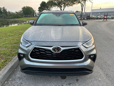 Used 2025 Toyota Highlander XLE AWD/4WD image 9